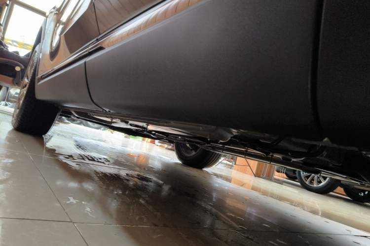 Used Buick Envision 2025 25T Entry-Grade Platinum Edition Left Side Sill