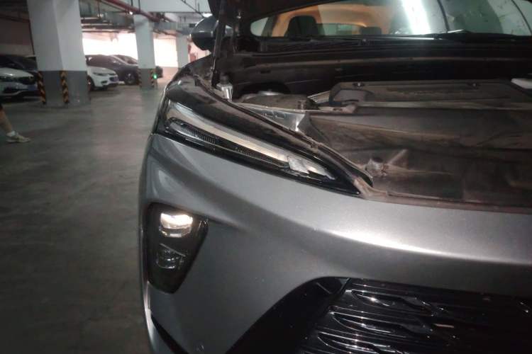 Used Buick Envision 2025 Encore Plus 28T Two-Wheel-Drive Platinum Edition Right Front Headlight