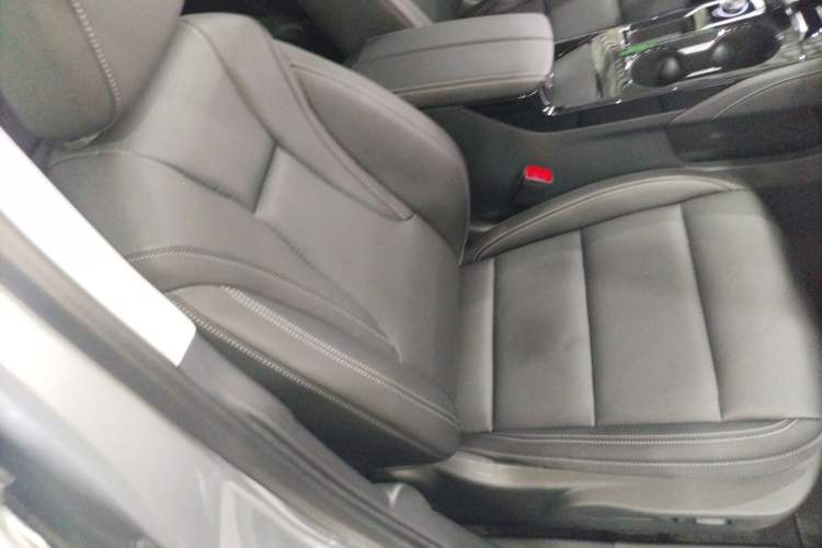 Used Buick Envision 2025 25T Entry-Grade Platinum Edition Right Front Seat