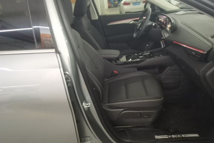 Used Buick Envision 2025 Encore Plus 28T Two-Wheel-Drive Platinum Edition Right Front Seat