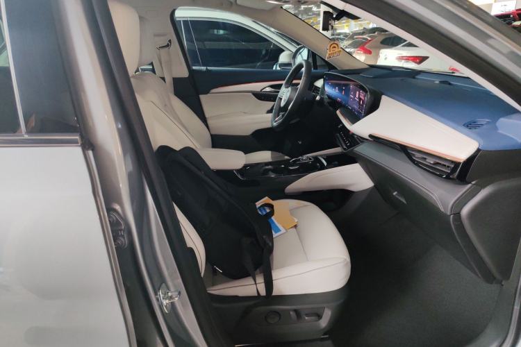 Used Buick Envision 2025 Encore Plus Four-Wheel Drive Avenir Right Front Seat