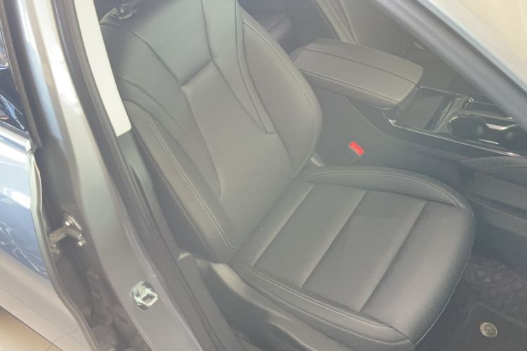 Used Buick Envision 2025 25T Entry-Grade Platinum Edition Right Front Seat