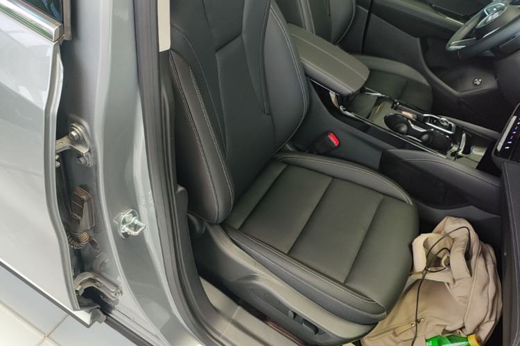 Used Buick Envision 2025 25T Entry-Grade Platinum Edition Right Front Seat