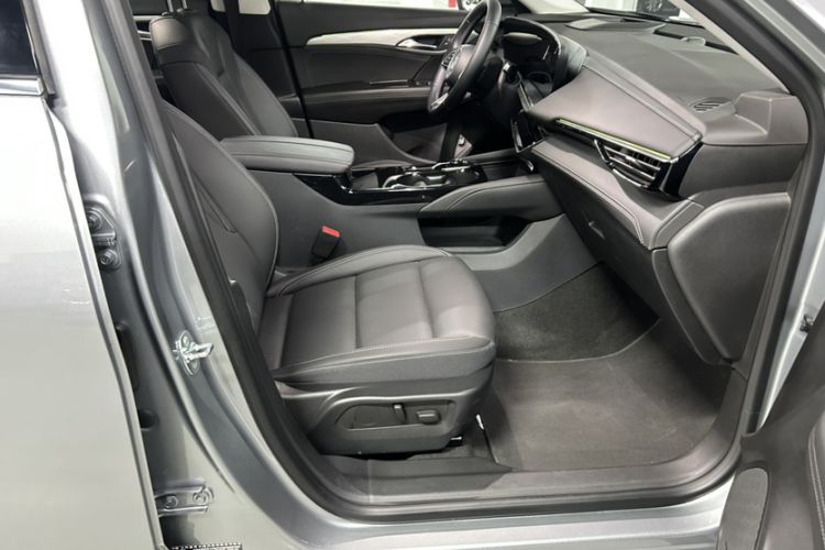 Used Buick Envision 2025 25T Entry-Grade Platinum Edition Right Front Seat