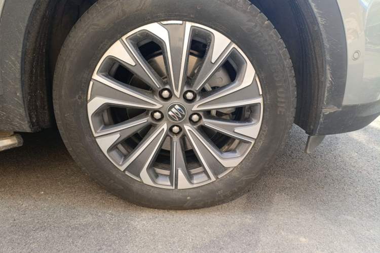 Used Buick Envision 2025 Encore Plus 28T Two-Wheel-Drive Platinum Edition Right Front Wheel Hub