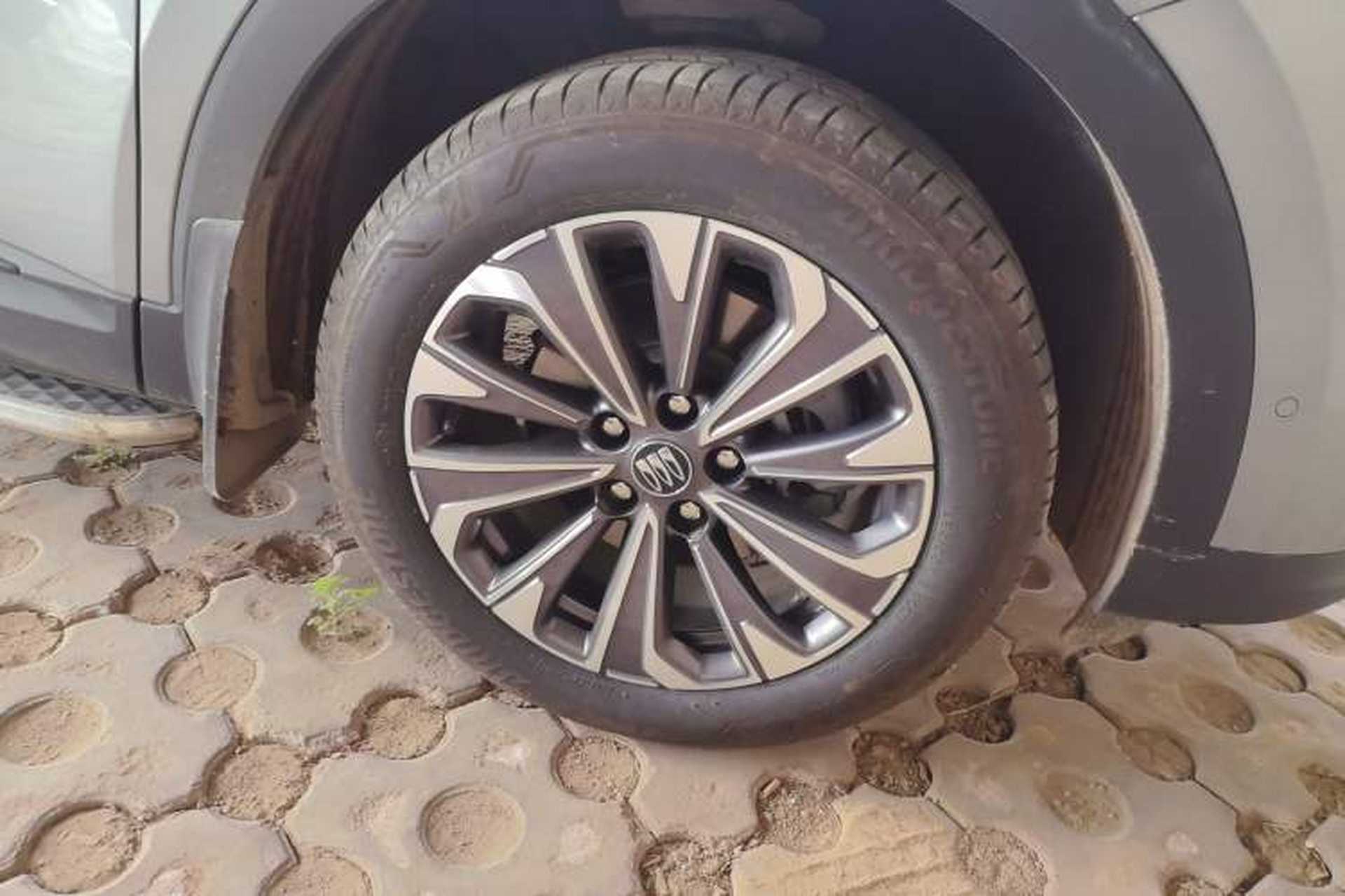 Used Buick Envision 2025 Encore Plus 28T Two-Wheel-Drive Platinum Edition Right Front Wheel Hub