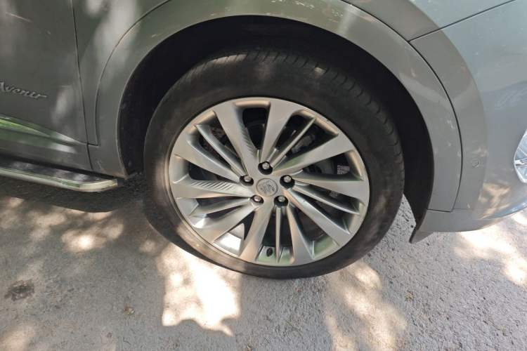 Used Buick Envision 2025 Encore Plus Four-Wheel Drive Avenir Right Front Wheel Hub