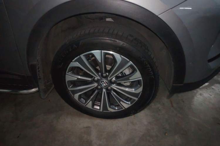 Used Buick Envision 2025 Encore Plus 28T Two-Wheel-Drive Platinum Edition Right Front Wheel Hub