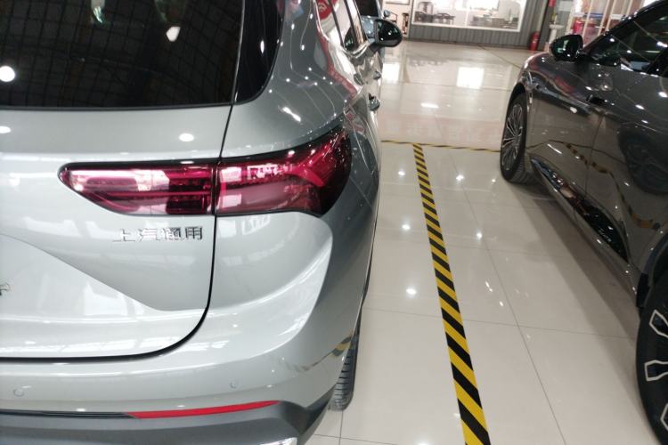 Used Buick Envision 2025 25T Entry-Grade Platinum Edition Right Rear Taillight