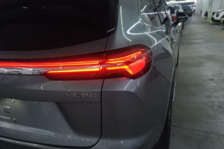 Used Buick Envision 2025 Encore Plus 28T Two-Wheel-Drive Platinum Edition Right Rear Taillight