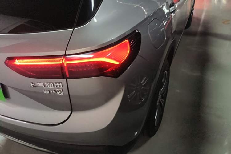Used Buick Envision 2025 25T Entry-Grade Platinum Edition Right Rear Taillight