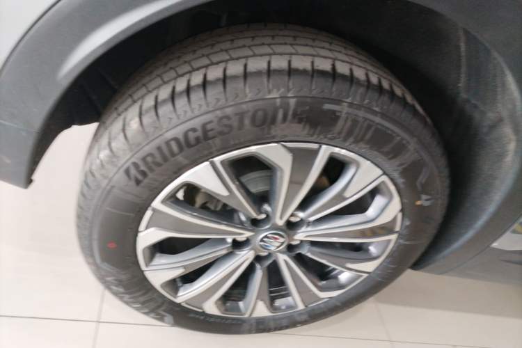 Used Buick Envision 2025 25T Entry-Grade Platinum Edition Right Rear Wheel Hub