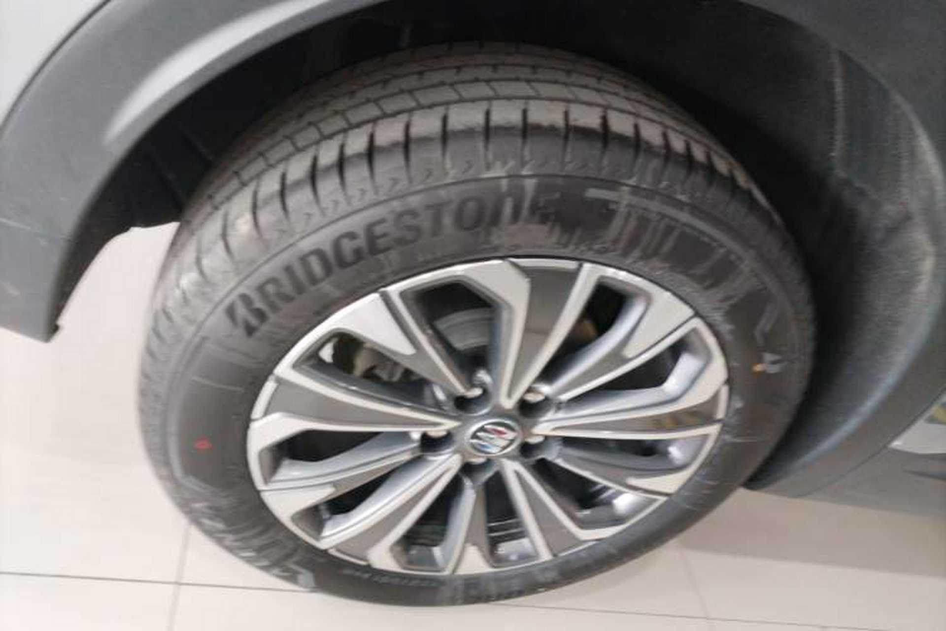Used Buick Envision 2025 25T Entry-Grade Platinum Edition Right Rear Wheel Hub