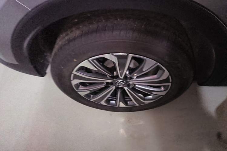 Used Buick Envision 2025 25T Entry-Grade Platinum Edition Right Rear Wheel Hub
