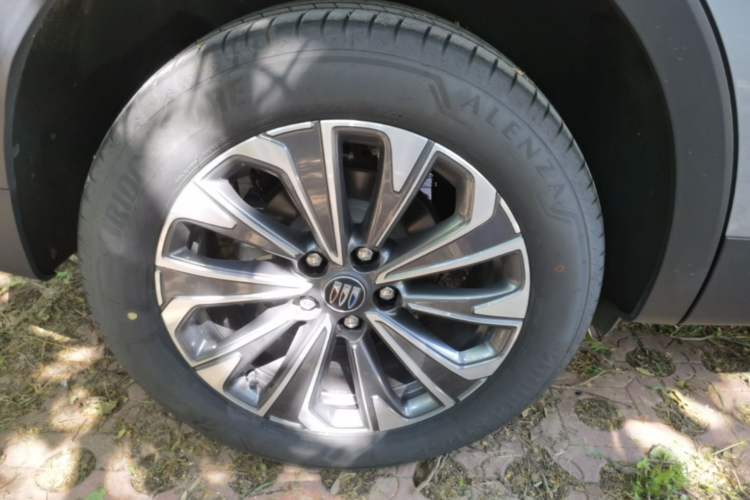 Used Buick Envision 2025 25T Entry-Grade Platinum Edition Right Rear Wheel Hub