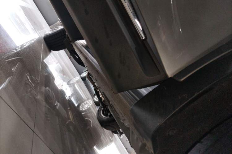 Used Buick Envision 2025 25T Entry-Grade Platinum Edition Right Side Sill