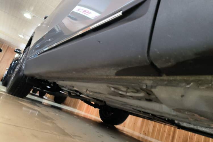 Used Buick Envision 2025 25T Entry-Grade Platinum Edition Right Side Sill