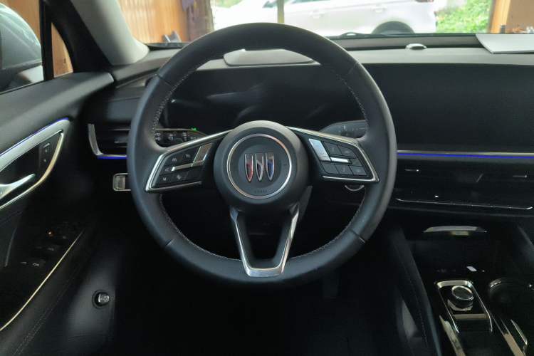 Used Buick Envision 2025 25T Entry-Grade Platinum Edition Steering Wheel