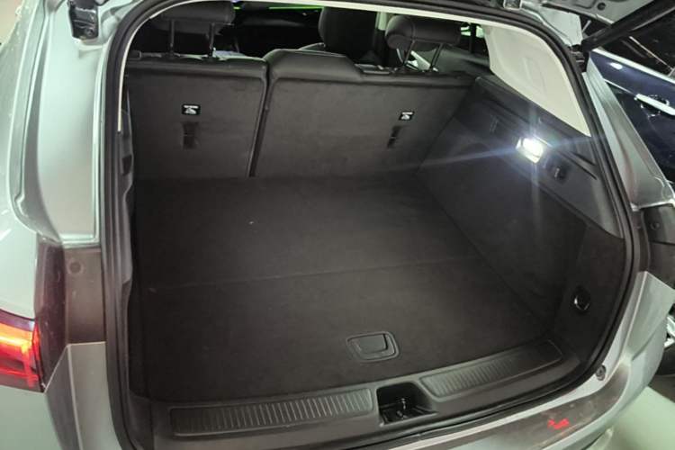 Used Buick Envision 2025 25T Entry-Grade Platinum Edition Trunk
