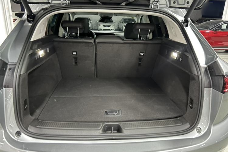 Used Buick Envision 2025 25T Entry-Grade Platinum Edition Trunk