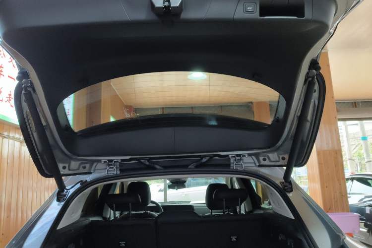 Used Buick Envision 2025 25T Entry-Grade Platinum Edition Trunk