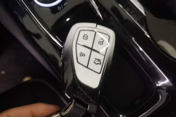Used Buick Envision 2025 Encore Plus 28T Two-Wheel-Drive Platinum Edition Vehicle Key