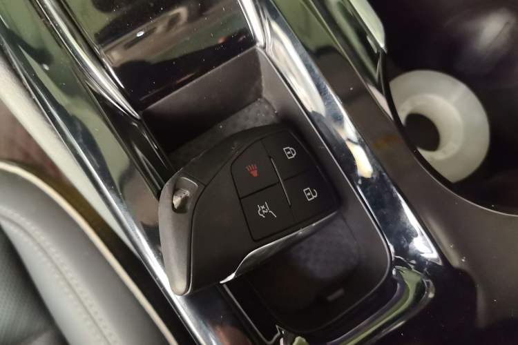 Used Buick Envision 2025 Encore Plus 28T Two-Wheel-Drive Platinum Edition Vehicle Key