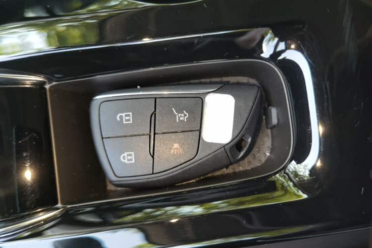 Used Buick Envision 2025 25T Entry-Grade Platinum Edition Vehicle Key
