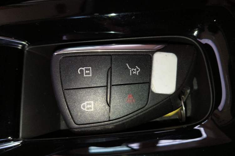 Used Buick Envision 2025 25T Entry-Grade Platinum Edition Vehicle Key