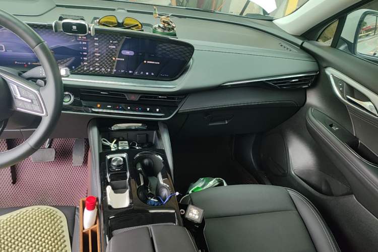 Used Buick Envision 2025 Encore Plus 28T All-Wheel-Drive Platinum Edition Audio And AC Panel