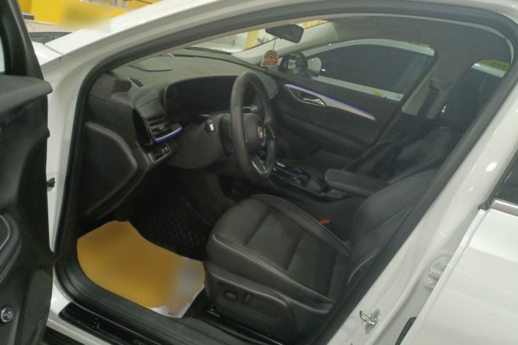 Used Buick Envision 2025 Encore Plus 28T Two-Wheel-Drive Platinum Edition Driver Seat