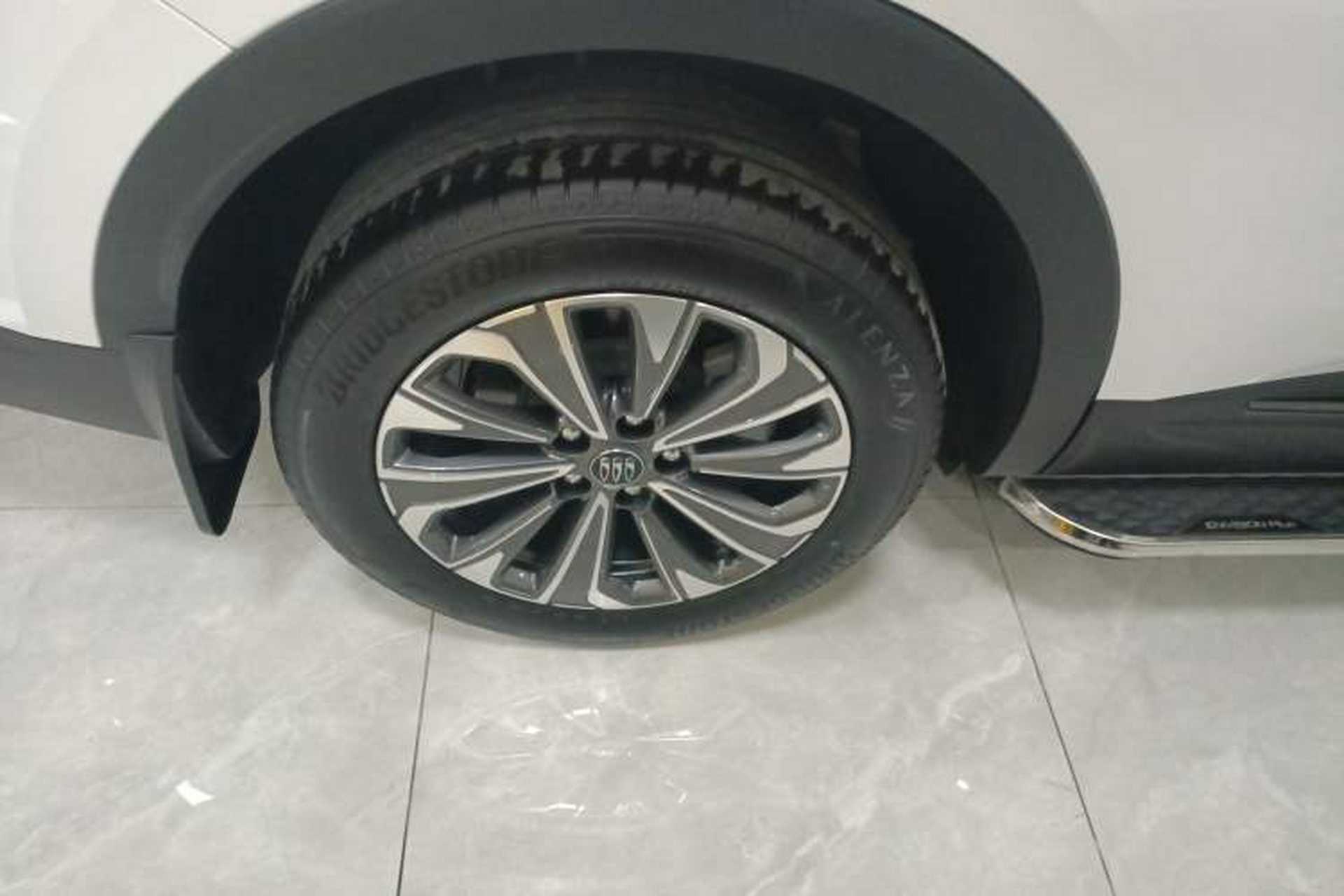 Used Buick Envision 2025 Encore Plus 28T Two-Wheel-Drive Platinum Edition Exterior 5