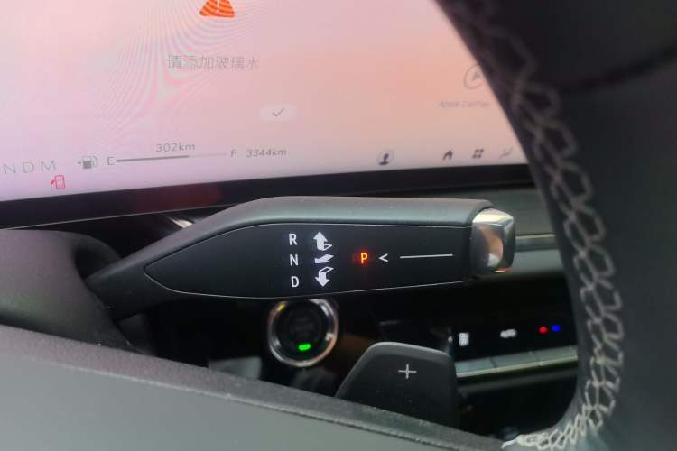 Used Buick Envision 2025 Encore Plus 28T Two-Wheel-Drive Platinum Edition Gear Lever