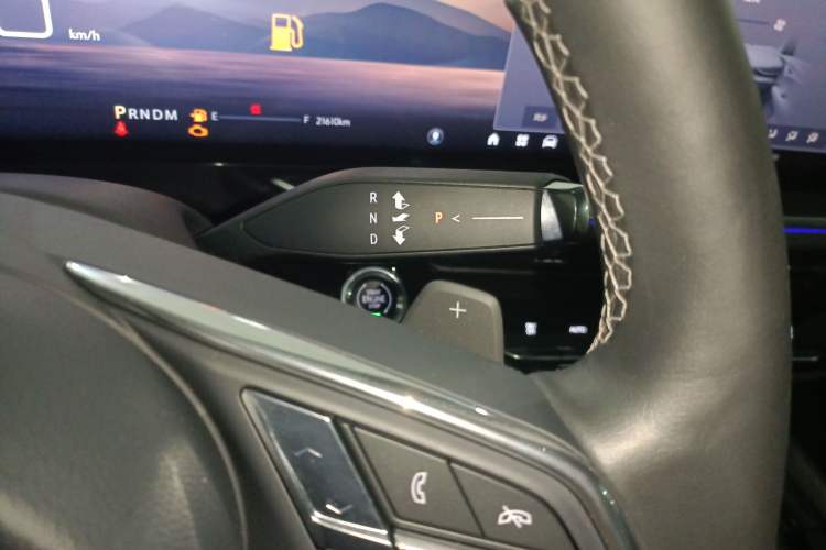 Used Buick Envision 2025 Encore Plus 28T Two-Wheel-Drive Platinum Edition Gear Lever