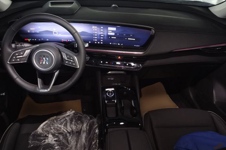Used Buick Envision 2025 Encore Plus 28T Two-Wheel-Drive Platinum Edition Interior 2