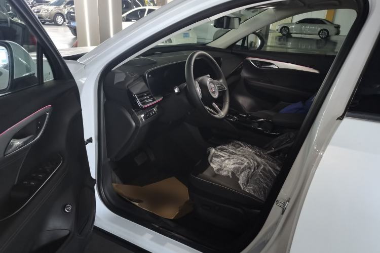 Used Buick Envision 2025 Encore Plus 28T Two-Wheel-Drive Platinum Edition Interior 3