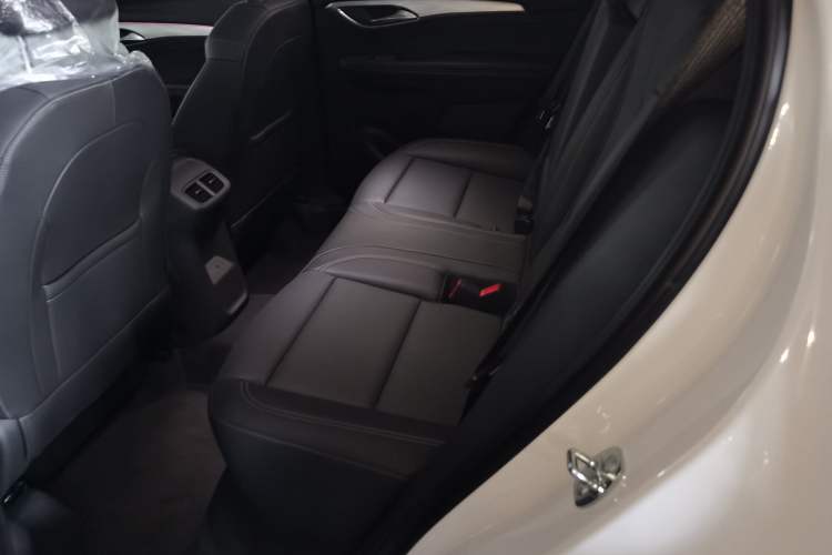 Used Buick Envision 2025 Encore Plus 28T Two-Wheel-Drive Platinum Edition Interior 4
