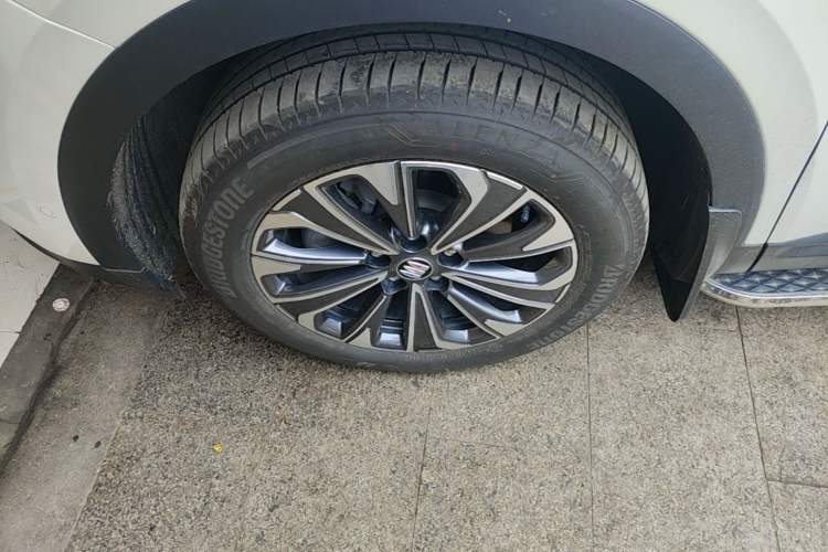 Used Buick Envision 2025 Encore Plus 28T All-Wheel-Drive Platinum Edition Left Front Wheel Hub