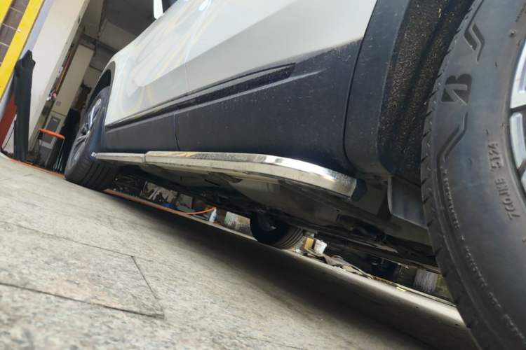 Used Buick Envision 2025 Encore Plus 28T All-Wheel-Drive Platinum Edition Left Side Sill