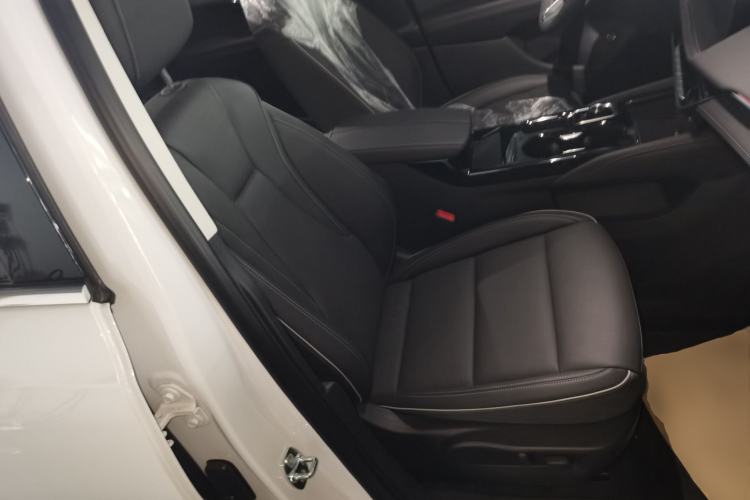 Used Buick Envision 2025 Encore Plus 28T Two-Wheel-Drive Platinum Edition Right Front Seat
