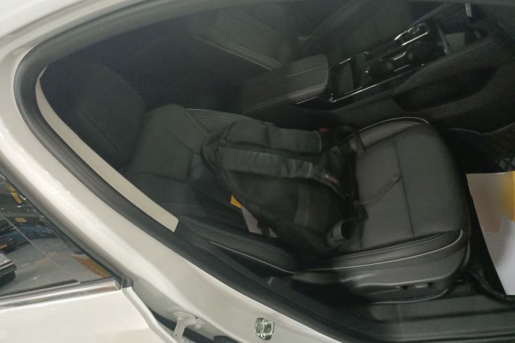 Used Buick Envision 2025 Encore Plus 28T Two-Wheel-Drive Platinum Edition Right Front Seat