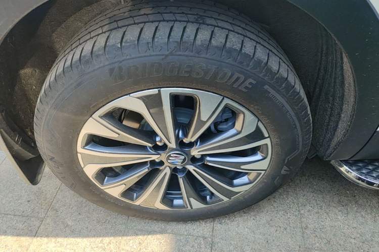 Used Buick Envision 2025 Encore Plus 28T All-Wheel-Drive Platinum Edition Right Rear Wheel Hub