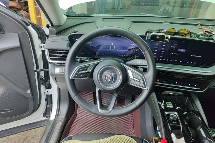 Used Buick Envision 2025 Encore Plus 28T All-Wheel-Drive Platinum Edition Steering Wheel