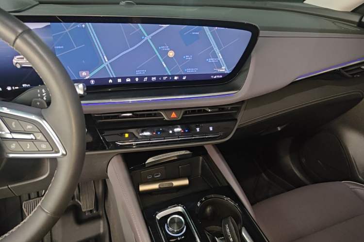 Used Buick Envision 2026 Model Equinox Plus 28T Two-Wheel-Drive Platinum Edition Audio And AC Panel