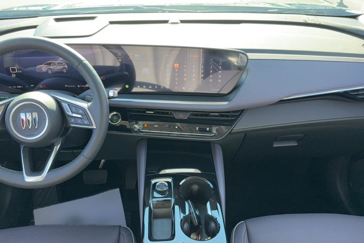 Used Buick Envision 2026 Model Equinox Plus 28T Two-Wheel-Drive Platinum Edition Audio And AC Panel