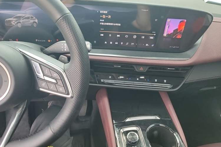Used Buick Envision 2026 Model Equinox Plus 28T Two-Wheel-Drive Platinum Edition Audio And AC Panel