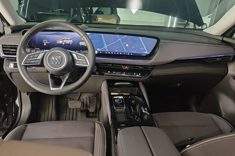 Used Buick Envision 2026 Model Equinox Plus 28T Two-Wheel-Drive Platinum Edition Center Console