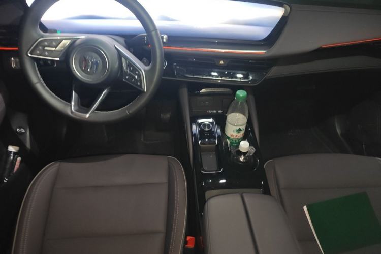 Used Buick Envision 2026 Model Equinox Plus 28T Two-Wheel-Drive Platinum Edition Center Console