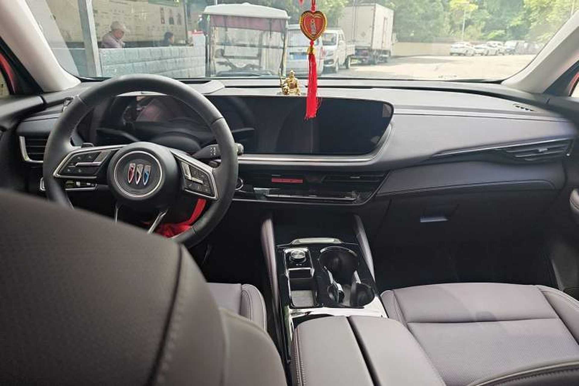 Used Buick Envision 2026 Model Equinox Plus 28T Two-Wheel-Drive Platinum Edition Center Console