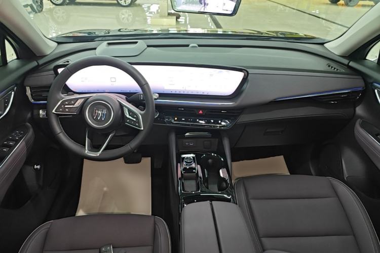 Used Buick Envision 2026 Model Equinox Plus 28T Two-Wheel-Drive Platinum Edition Center Console